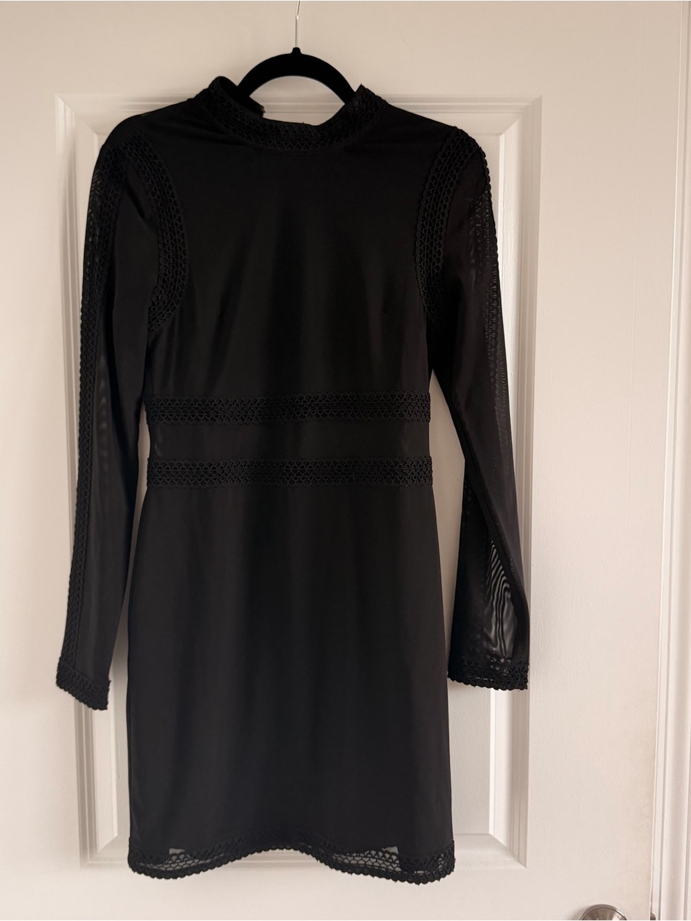 MINKPINK Black Long-Sleeve Lace-Trim Shift Dress